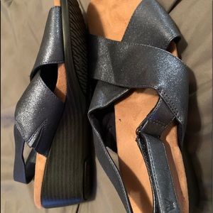 COPY - BRAND NEW Vionic Sandals. Metallic Blue